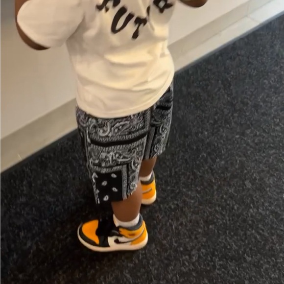 Air Jordan 1 Retro High OG Taxi Yellow black - Picture 3 of 11